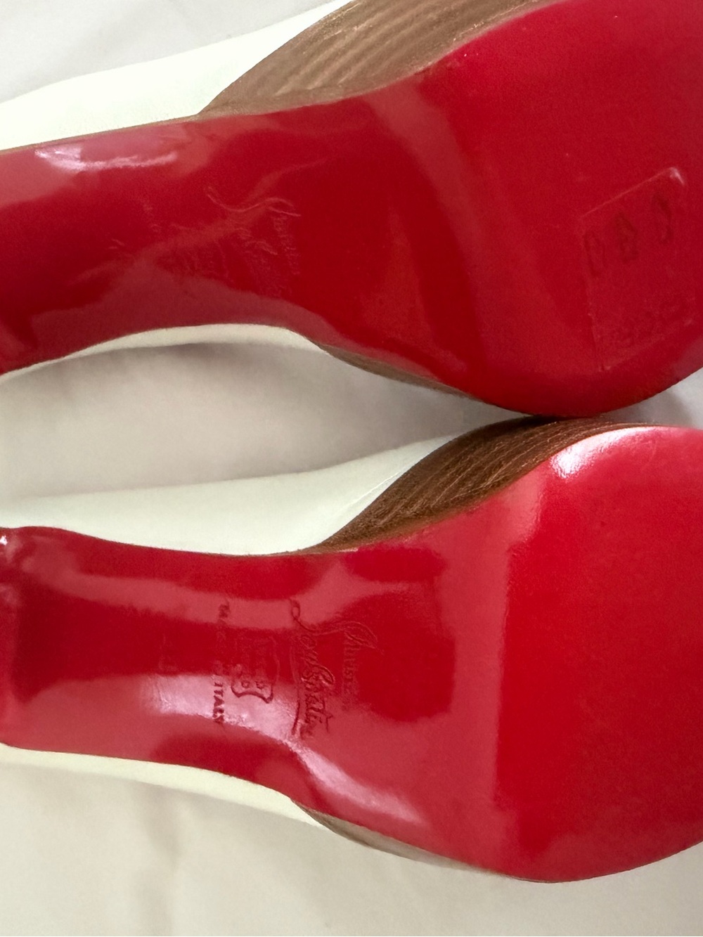 Christian Louboutin White Leather Pumps with Red Soles - Picture 11 of 11